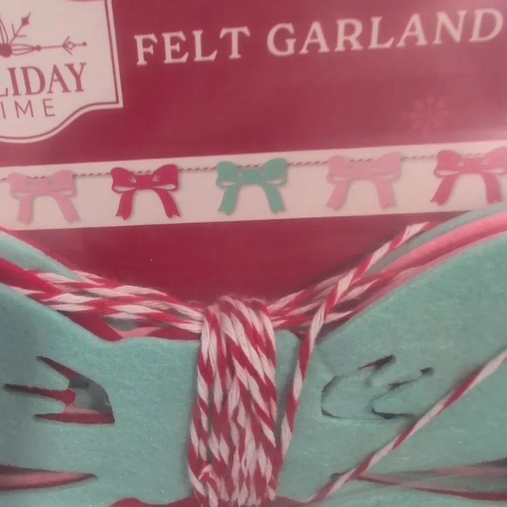 New In Package Felt Garland 9 Feet Long Vintage-style Christmas